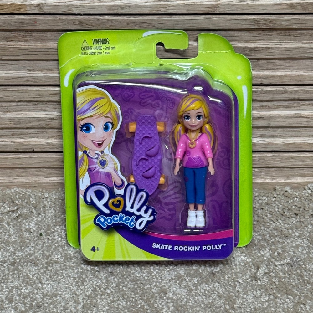 Polly Pocket Skate Rockin Polly Doll with Skateboard Playset New‎